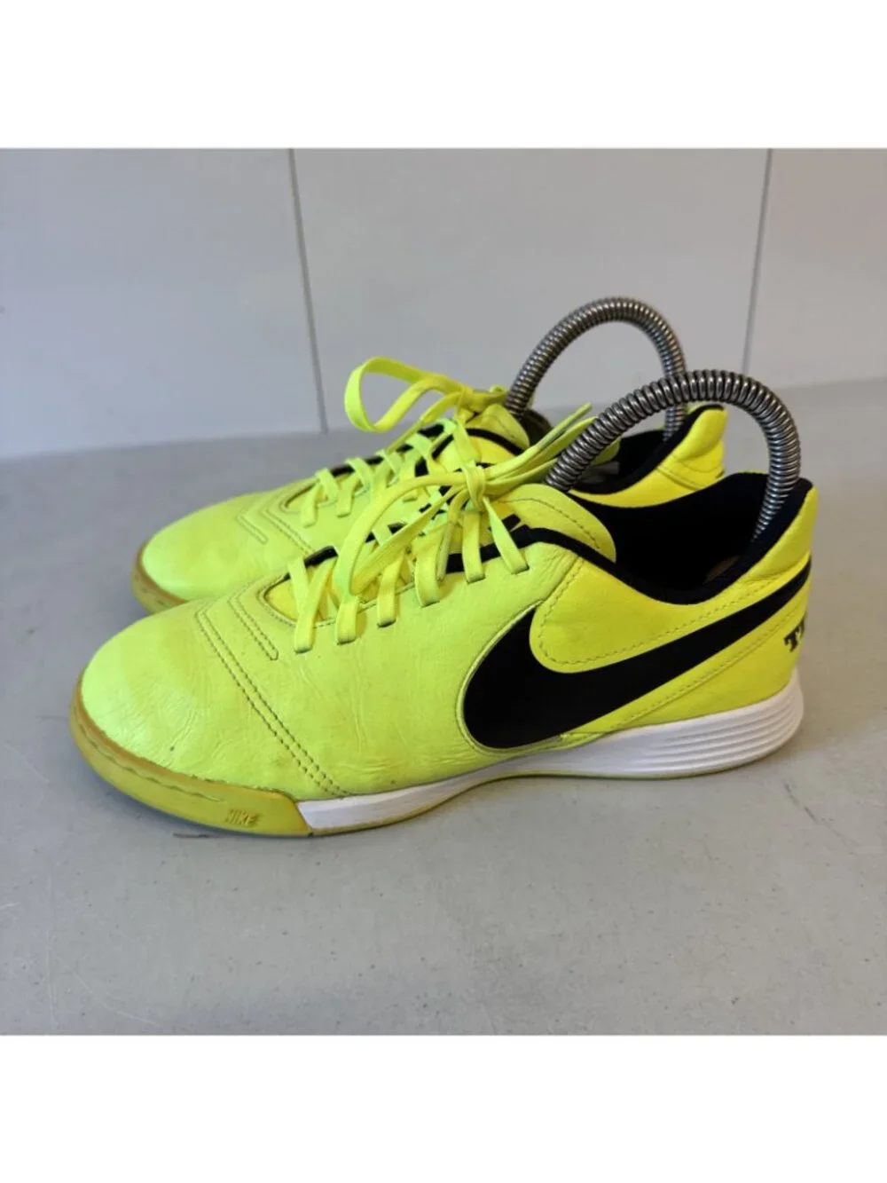 Nike Boys Tiempox Legend VI IC 819190 Yellow Casual Shoes‎ Sneakers Size 5.5 Y